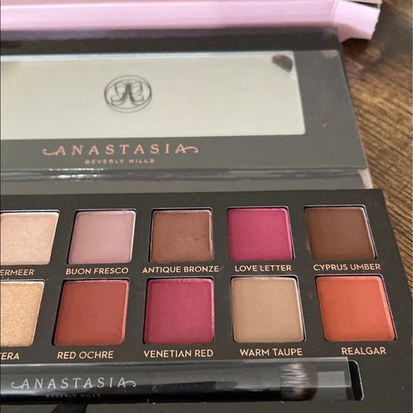 Anastasia Beverly Hills modern renaissance palette eyeshadow; fall eyeshadow - Picture 3 of 3